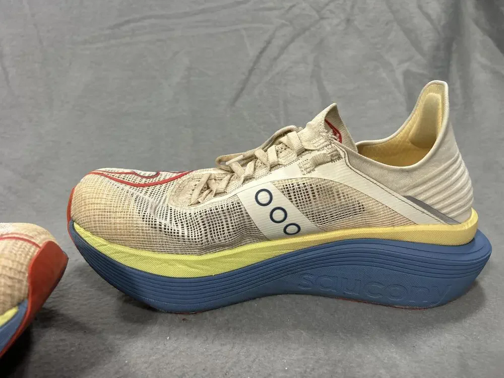 Saucony Endorphin Elite 2 Shoes Mens Size 9.5 Beige Running Racing